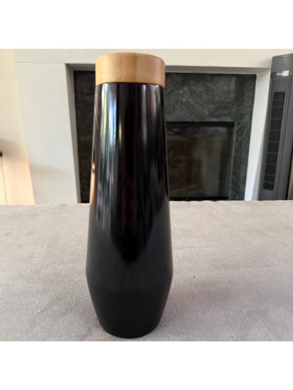 h2go 16.9 oz Insulated Stainless Steel Water Bottle with Bamboo Lid – Black